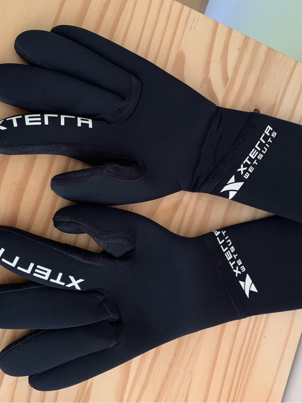 Xterra Wetsuits Women's Black Neoprene Swim Gloves